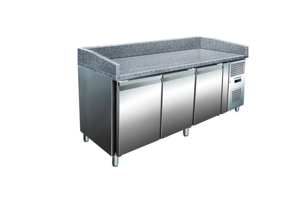 ¿Cómo organizar una cocina industrial pequeña para duplicar su eficiencia? 2 Mesa refrigelada 3 Puertas Preparación Pizzas con Encimera de Granito de 2025 x800 x1000h mm PZ3600TN